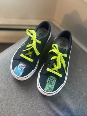 Minecraft shoes sz 1